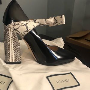 NIB Gucci Black/Cream Snakeskin Bow Pumps 7.5 US